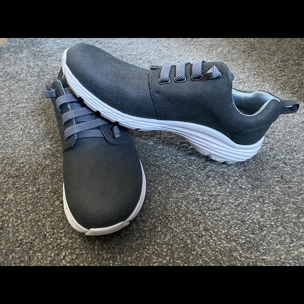 Bought these online for nursing shoes and only tried them on! Didn’t fit right.
